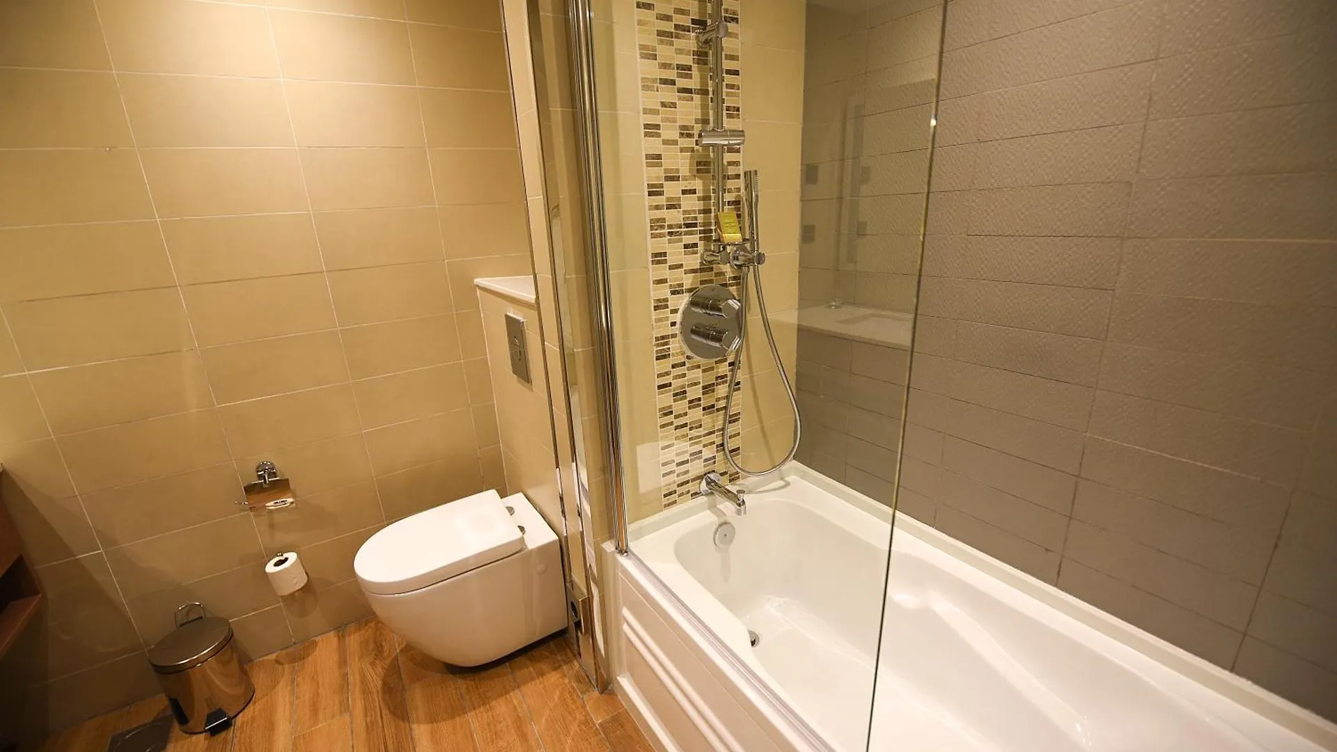 **** Hotel Hilton Garden Inn Kampala Uganda